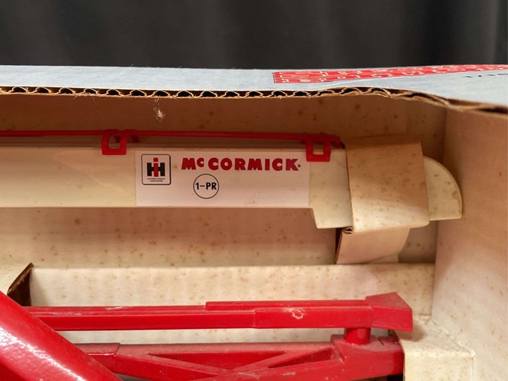 1/16-mccormick-picker-special-edition-nib-ertl-image-14