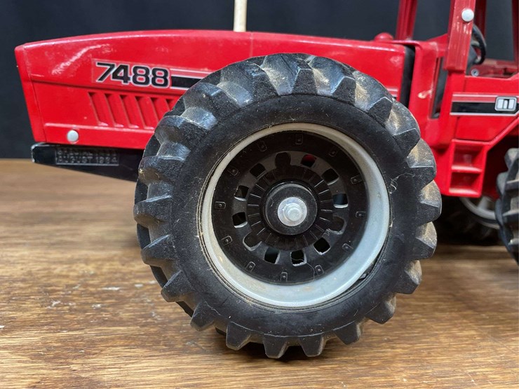 1/16-ih-7488-collector-ertl-image-10