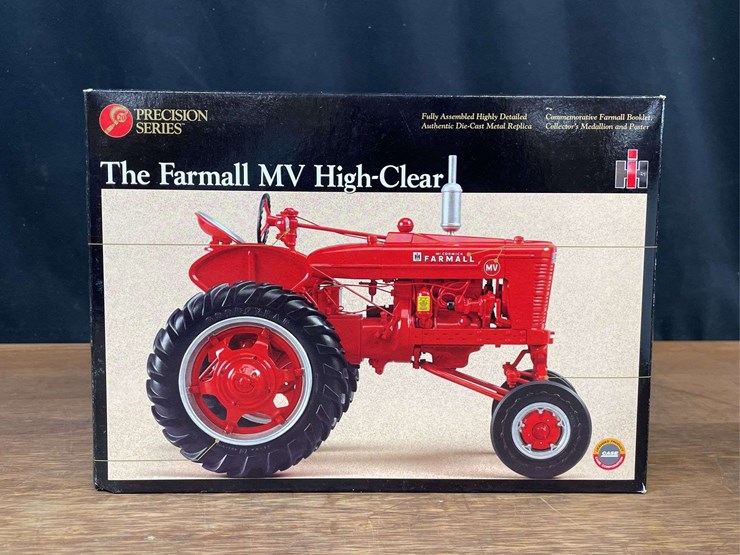 1/16-farmall-mv-high-clear-precison-nib-ertl-image-19