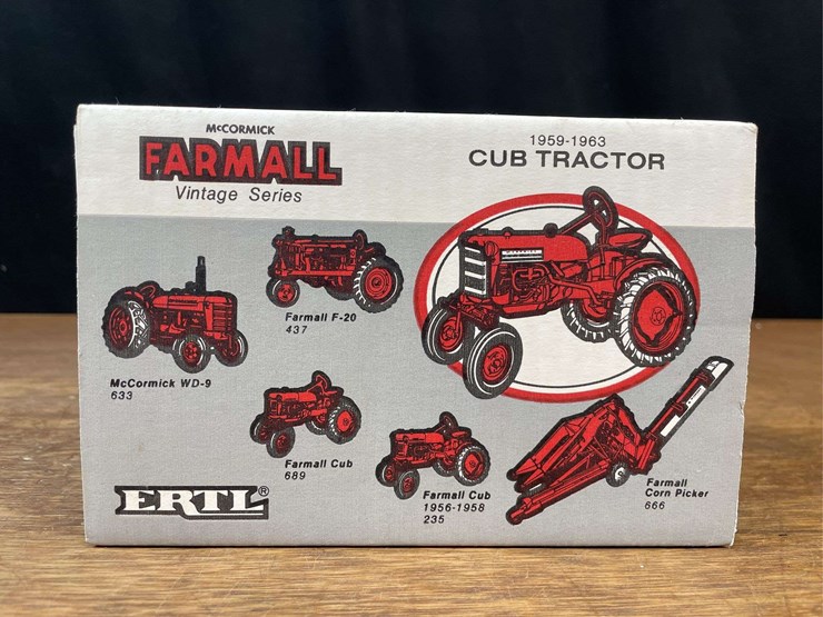 (2)-1/16-ih-farmall-cub-nib-ertl-image-6