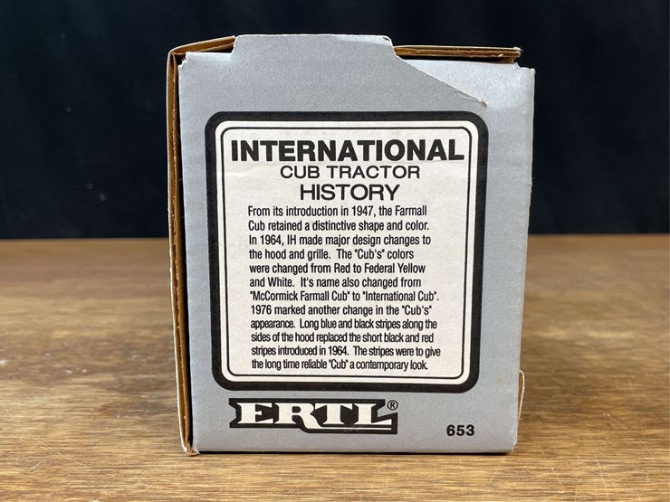 (2)-ih-farmall-cub-nib-ertl-image-13