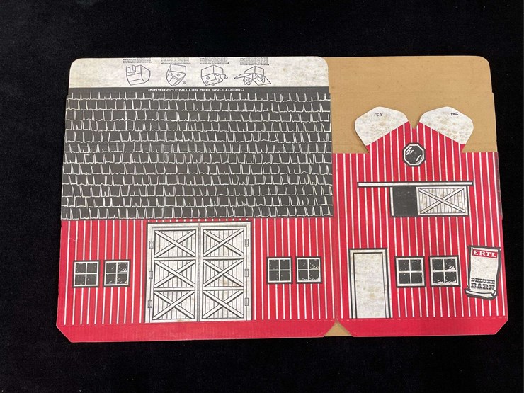 (3)-1/16-ih-cardboard-barn-ertl-image-8