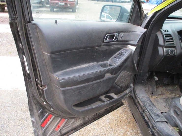 2014-ford-explorer-image-12