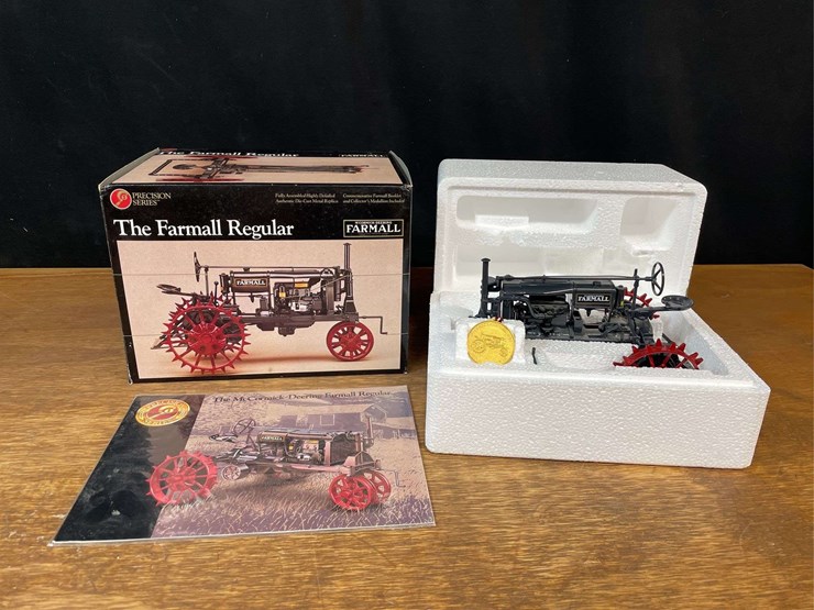 1/16-farmall-regular-precision-nib-ertl-image-1