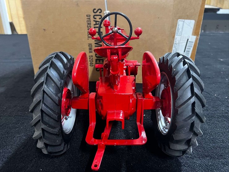 1/8-farmall-m-nib-sm-image-10