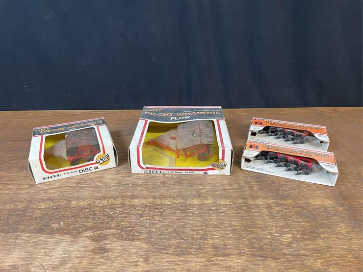 (4)-1/32-ih-implements-nib-ertl-image-1