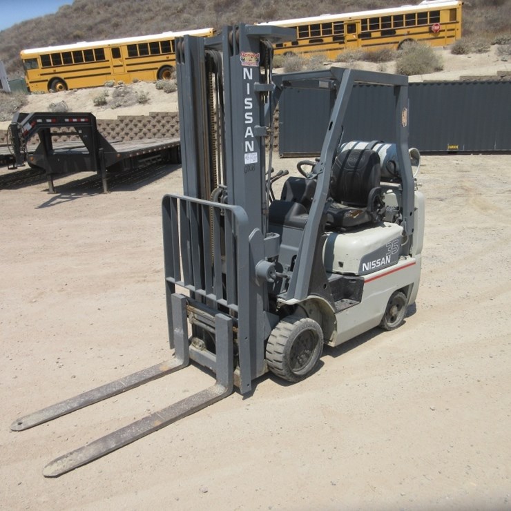 Nissan 35 Warehouse Forklift,