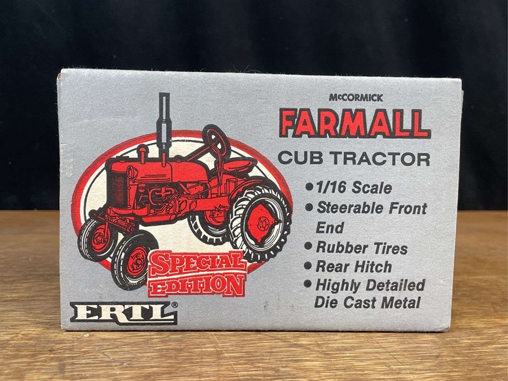 (2)-ih-farmall-cub-nib-ertl-image-5