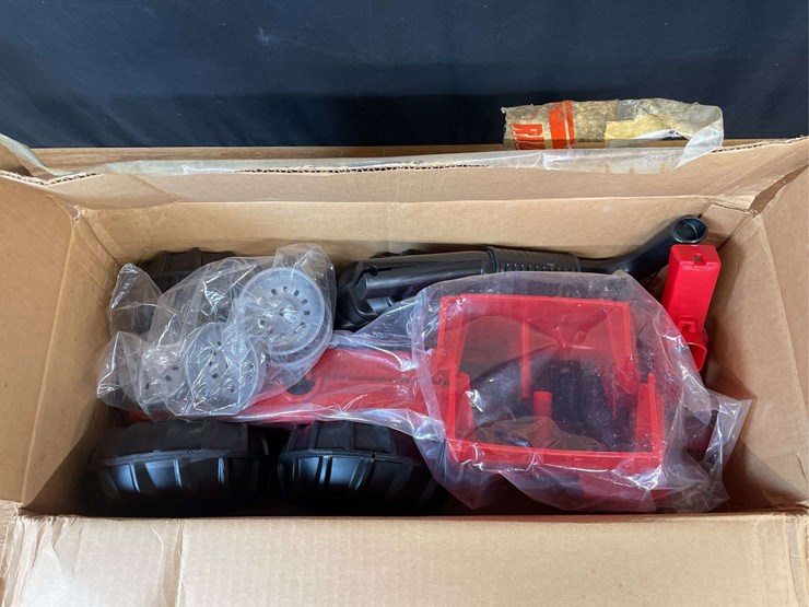 ih-2+2-ride-on-tractor-nib-ertl-image-8