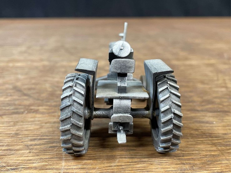 1/43-farmall-1206-pewter-nib-sc-image-5
