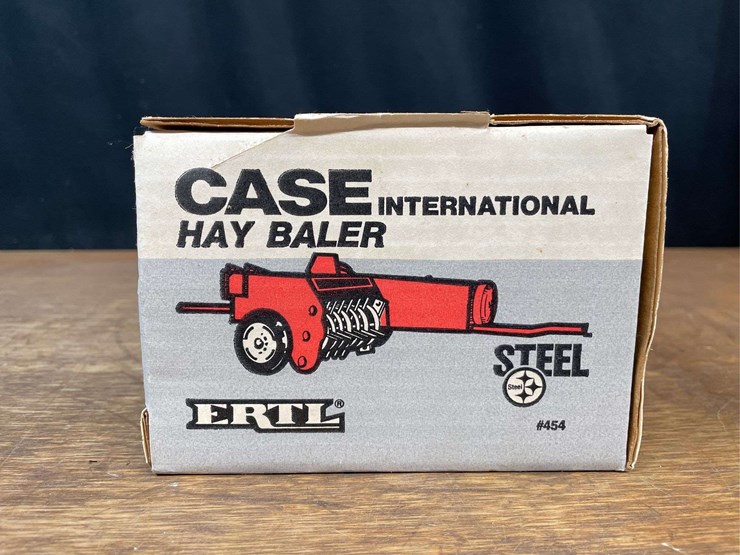 (2)-1/16-farmall-350-+-case-ih-baler-ertl-image-11