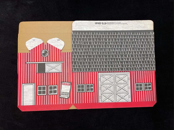 (2)-1/16-ih-cardboard-barn-ertl-image-8