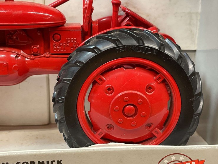 1/16-farmall-super-av-special-edition-nib-ertl-image-12