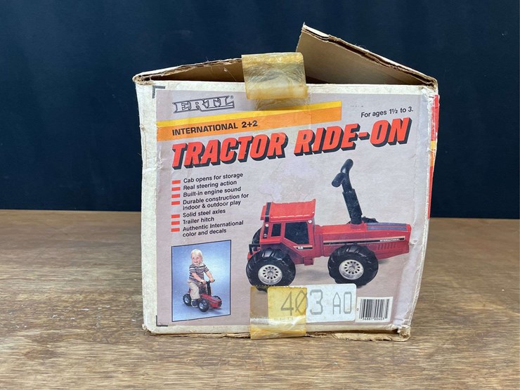 ih-2+2-ride-on-tractor-nib-ertl-image-6