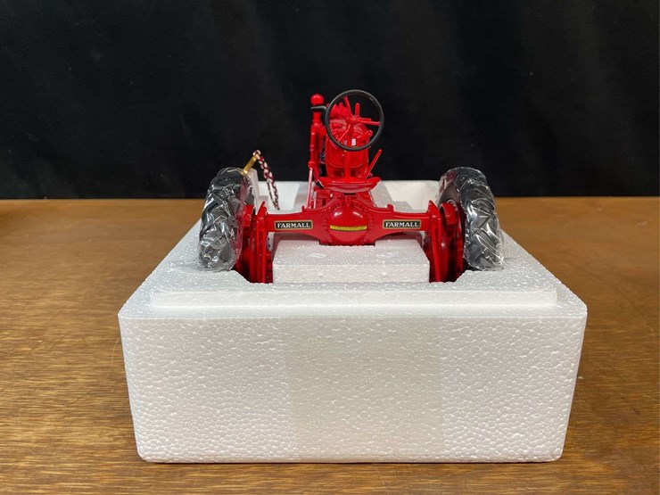 1/16-farmall-f20-precision-nib-ertl-image-4