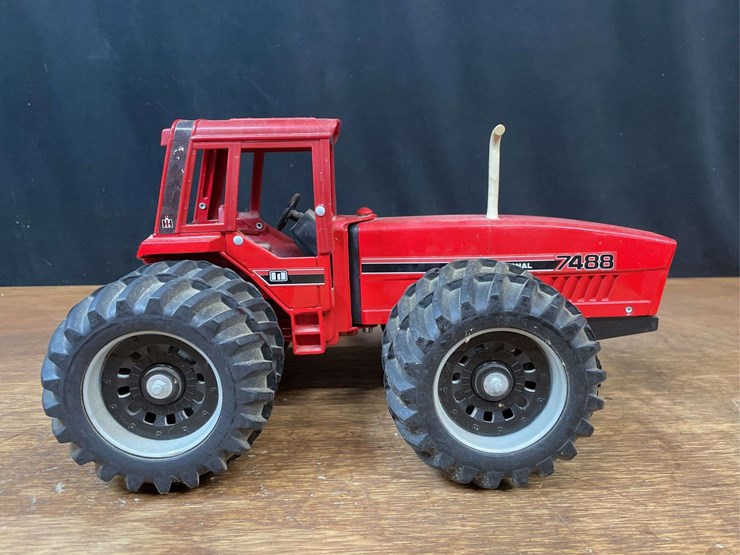 1/16-ih-7488-collector-ertl-image-5