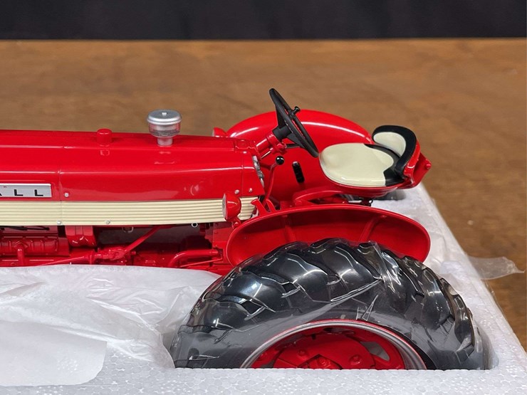 1/16-farmall-460-precision-nib-ertl-image-9