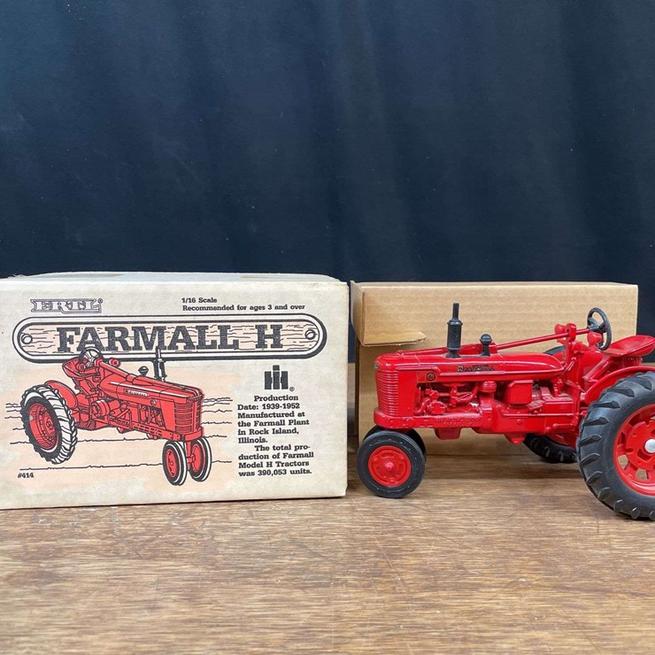 1/16 Farmall H Special Edition NIB Ertl