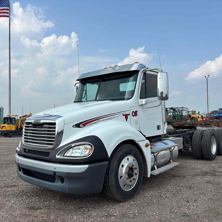 2008 Freightliner Columbia Straight Truck