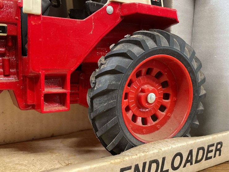 1/16-ih-1586-w/loader-nib-ertl-image-12
