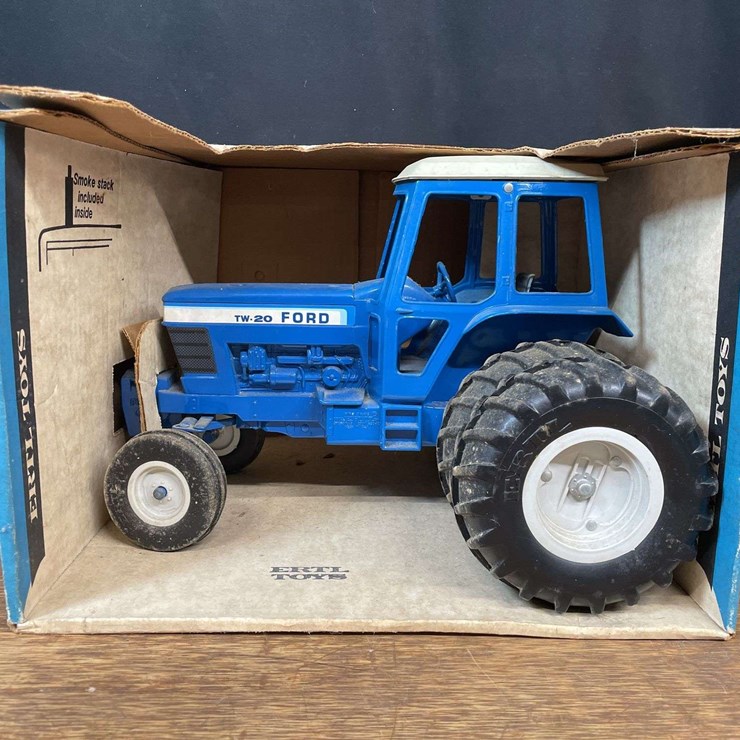 1/12 Ford TW-20 NIB Ertl