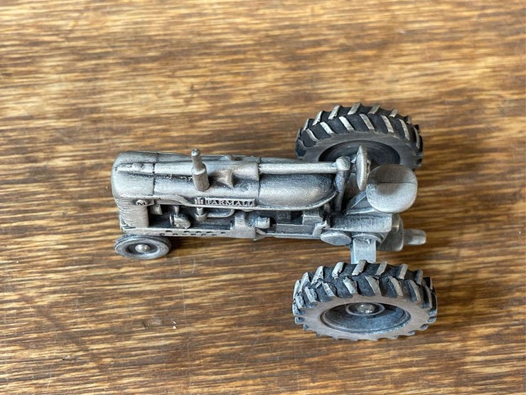 (2)-1/43-farmall-h-+-m-pewter-nib-sc-image-18