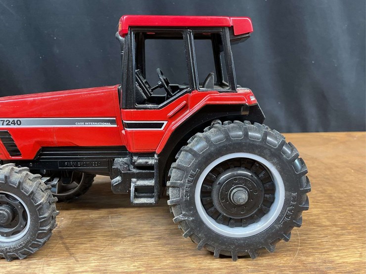 1/16-case-ih-magnum-7240-1994-farm-show-nib-ertl-image-12