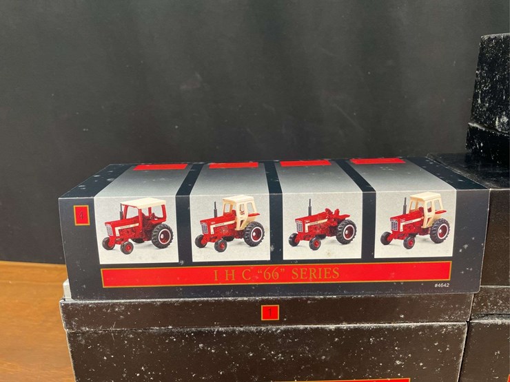 (10)-1/64-ih-66-series-sets-nib-ertl-image-3