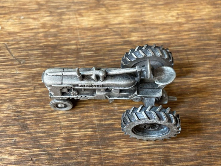 (2)-1/43-farmall-h-+-m-pewter-nib-sc-image-5