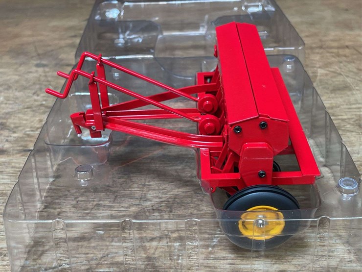 massey-ferguson-16-image-7