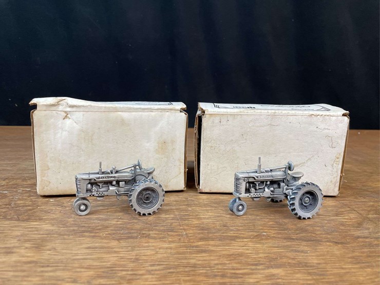 (2)-1/43-farmall-h-+-m-pewter-nib-sc-image-1