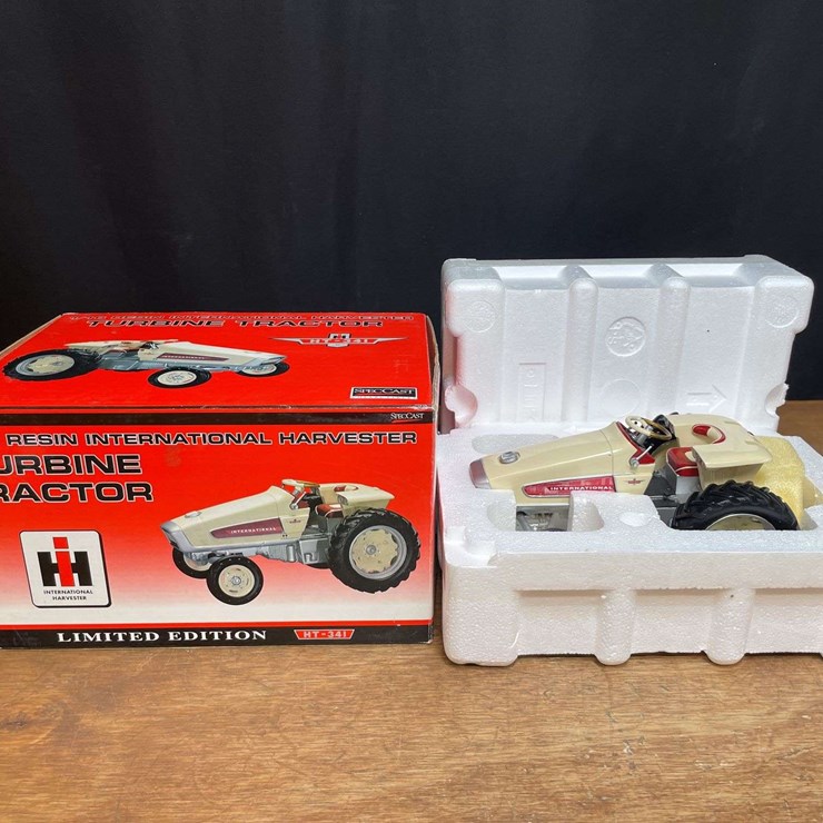 1/16 IH HT-341 Turbine Tractor NIB SC