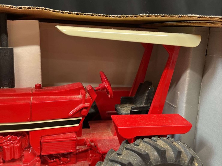 1/16-ih-1066-nib-ertl-image-12