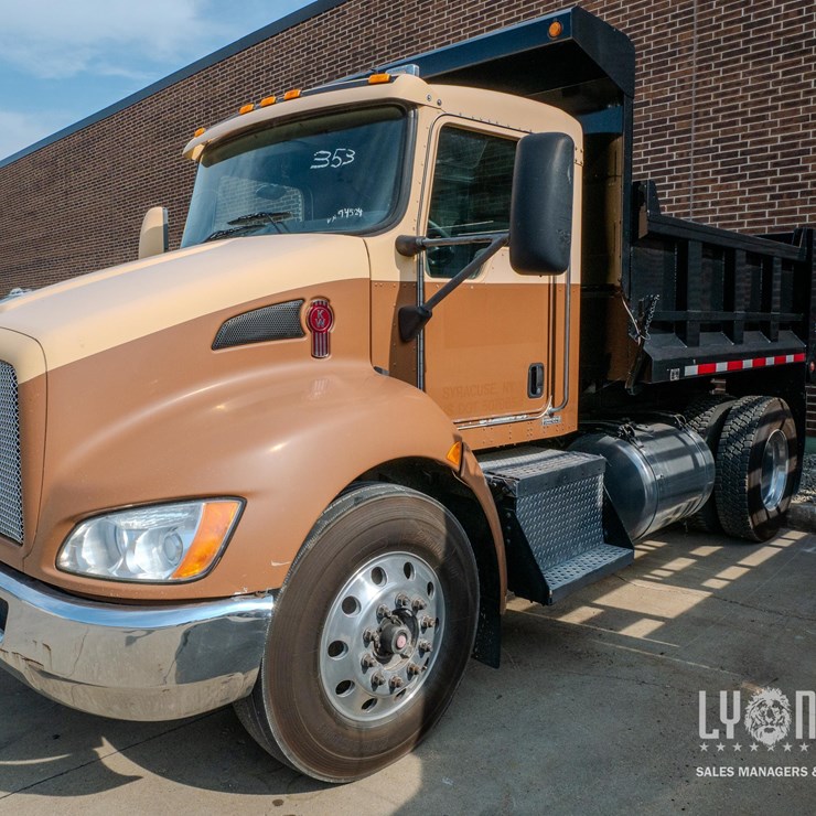 2011 KENWORTH T370