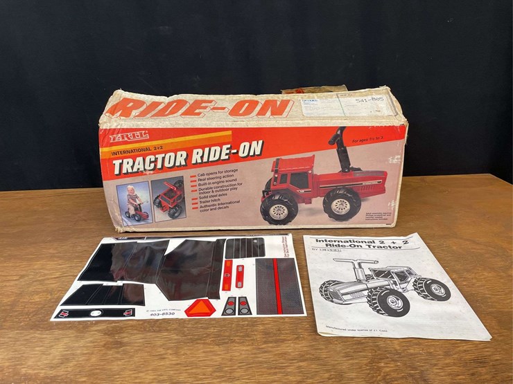 ih-2+2-ride-on-tractor-nib-ertl-image-1