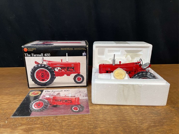 1/16-farmall-400-precision-nib-ertl-image-1