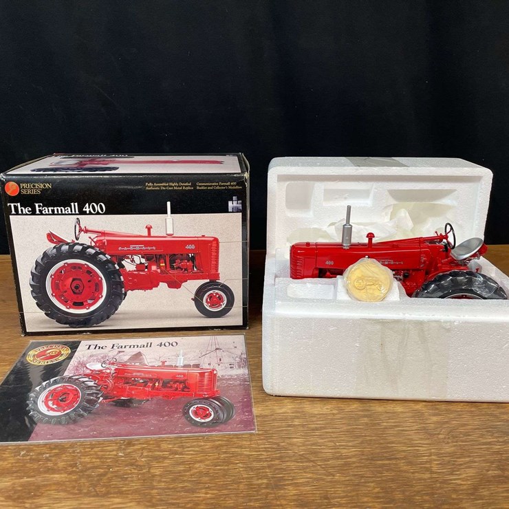 1/16 Farmall 400 Precision NIB Ertl