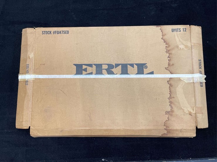 (3)-1/16-ih-cardboard-barn-ertl-image-11