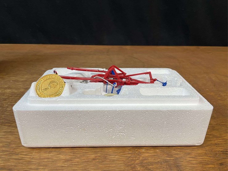 1/16-mccormick-deering-little-genius-plow-precision-nib-ertl-image-2