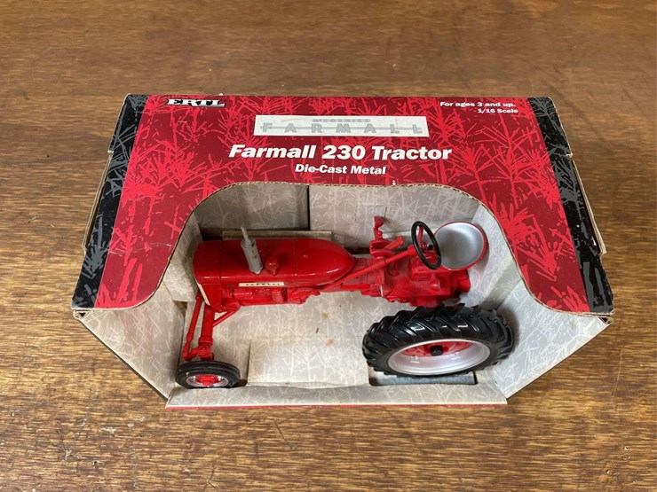 1/16-farmall-230-nib-ertl-image-2