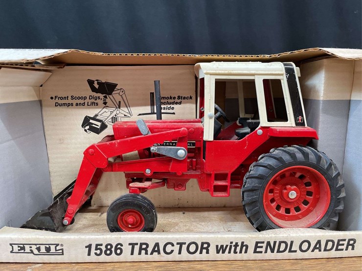 1/16-ih-1586-w/loader-nib-ertl-image-7
