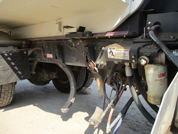 2021-freightliner-114sd-image-22