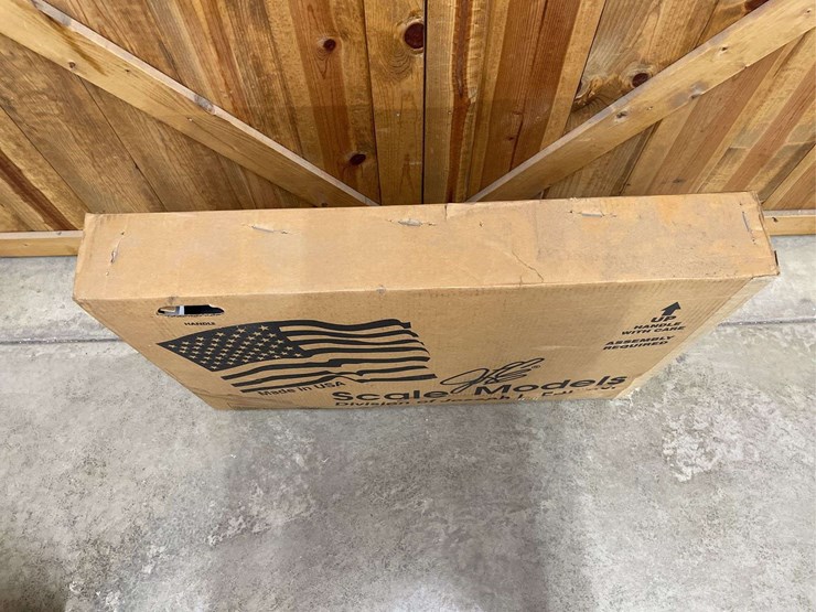 white-farmall-m-pedal-tractor-collector-nib-sm-image-2