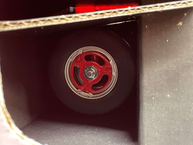 1/8-farmall-400-special-edition-nib-sm-image-9