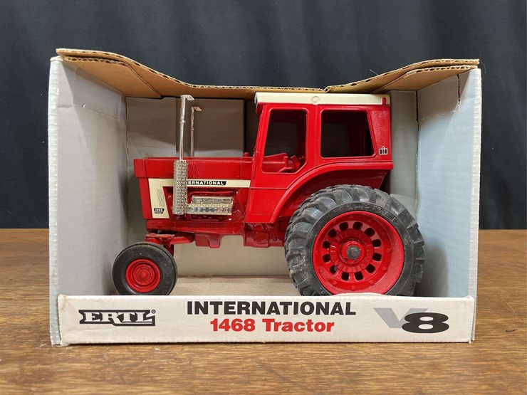 1/16-ih-1468-nib-ertl-image-1