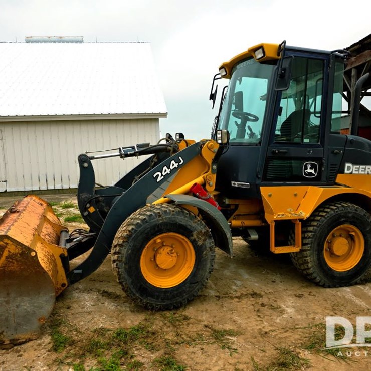 DEERE 244J