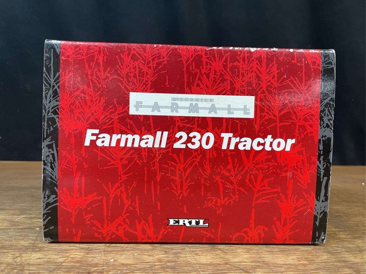 1/16-farmall-230-nib-ertl-image-4