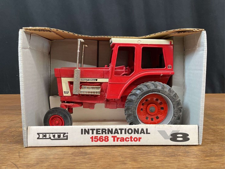 1/16-ih-1568-nib-ertl-image-1