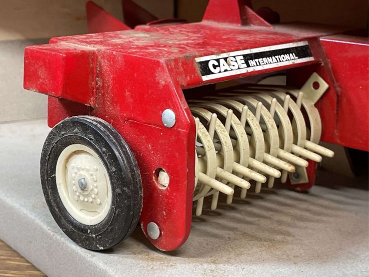 (2)-1/16-farmall-350-+-case-ih-baler-ertl-image-19