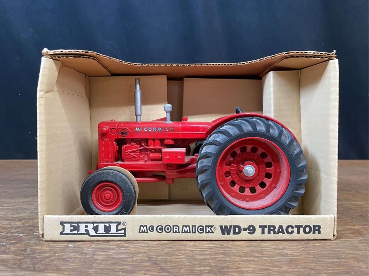 1/16-mccormick-wd-9-special-edition-nib-ertl-image-1